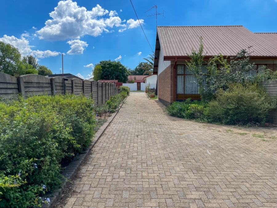 4 Bedroom Property for Sale in Theunissen Free State